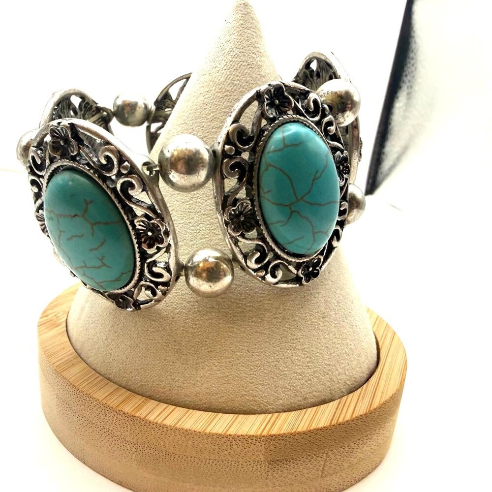 Southwest Style Turquoise Panel Bracelet Silver Tone Statement Stretch